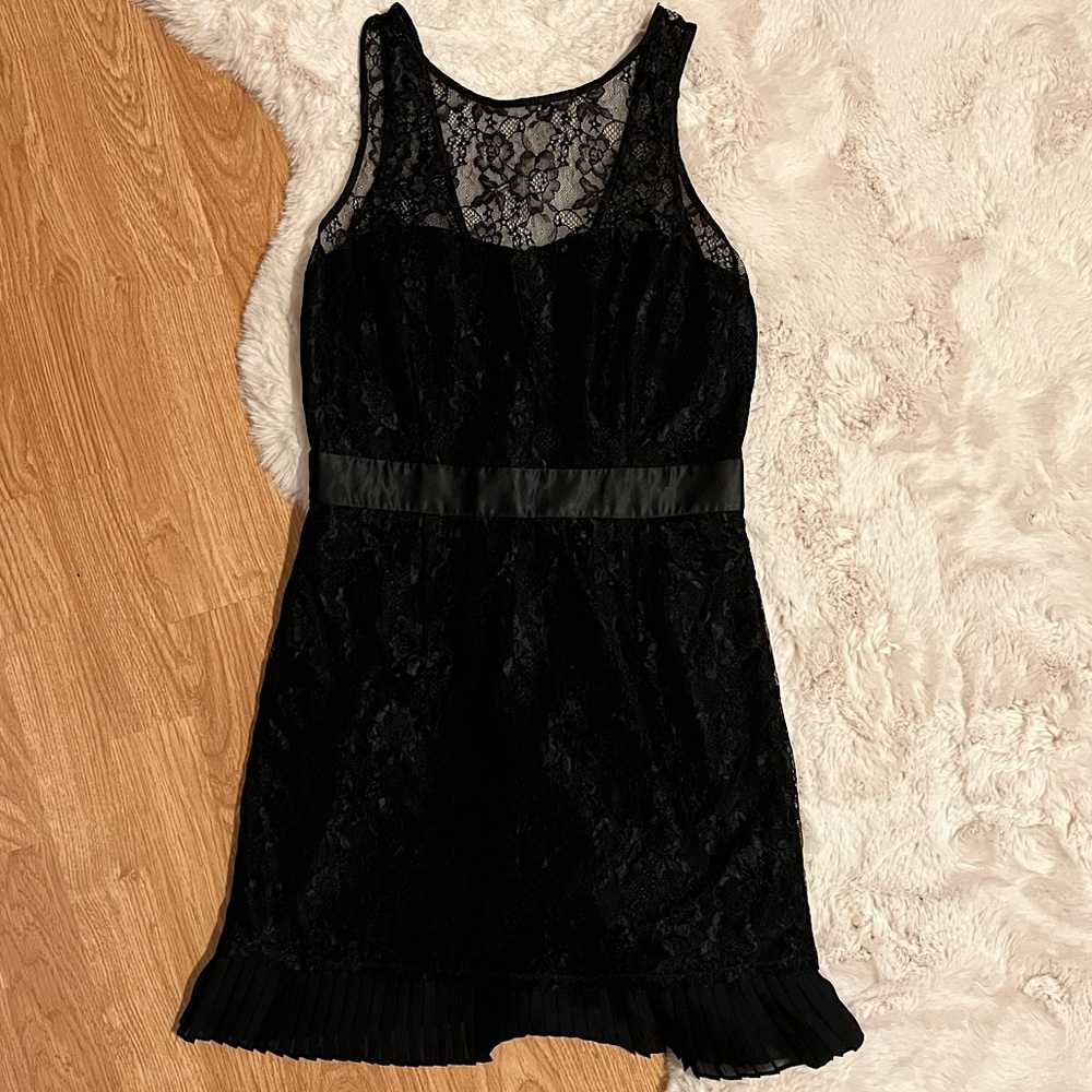 Black Lace Cocktail Dress w/ Satin & Ruffle details 🖤~WiNK NYC 💗~Like New✨